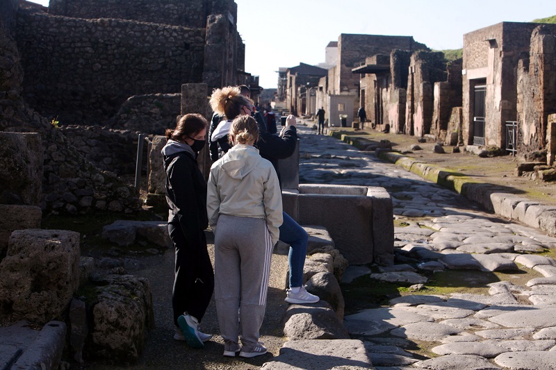 Il Governo vuole cancellare il bonus cultura ai 18enni