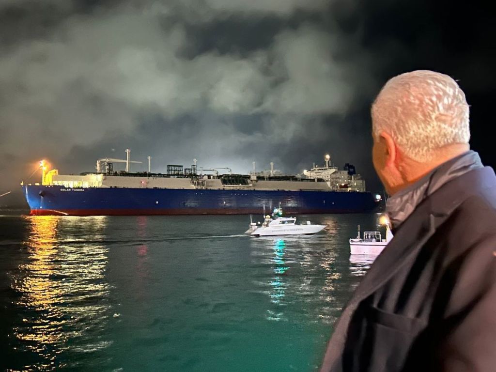 Arrivato a Piombino il rigassificatore Golar Tundra