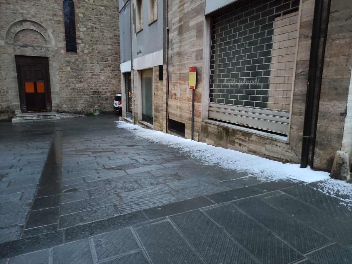 Grandine sulla Valdelsa, imbiancate strade e piazze
