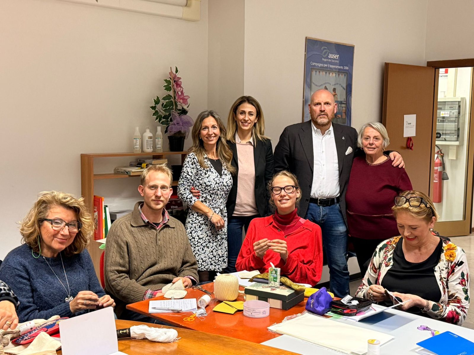 Il ricamo che incant&ograve; Sofia Loren sfida il tempo: a Tavarnelle 65 nuovi allievi imparano "l'arte su foglio"