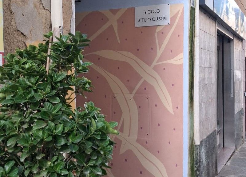 Murales a Poggibonsi: l'arte di "Riempire i Vuoti" tra storia e lotta alla violenza di genere