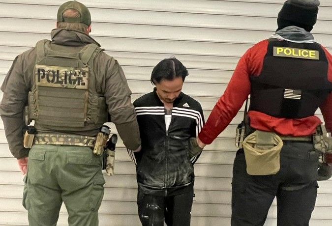  Le citt&agrave; santuario sotto assedio dei &lsquo;patrioti&rsquo; di Trump: chi sono veramente i cacciatori di migranti dell&rsquo;Ice?