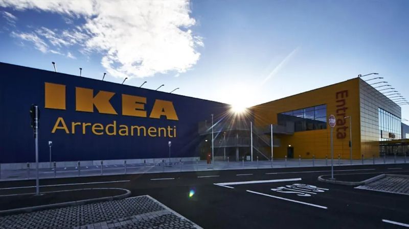 Sfida mortale in moto nell’area di sosta vicino all’Ikea: a Pisa perdono la vita due minorenni