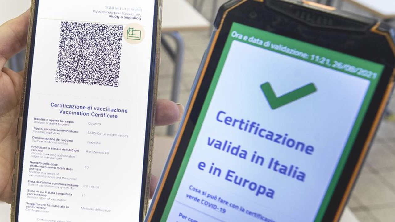 Covid, dal primo maggio addio al Green Pass. Stop a limiti di capienza per i trasporti