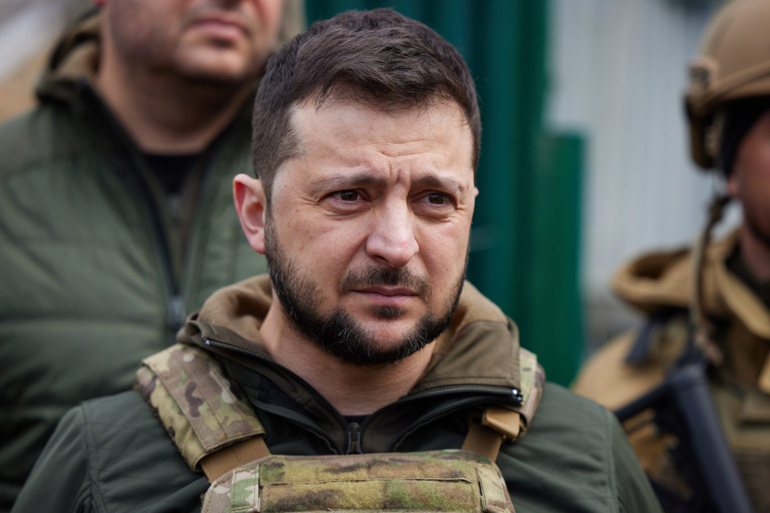 Notte di bombe in Ucraina, missili a Leopoli. Zelensky: “Non cederemo territori”