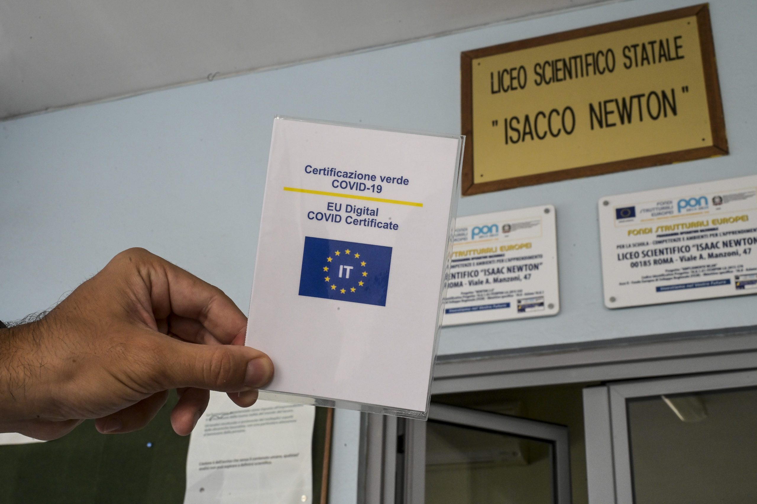 1 aprile, docenti no vax in classe ma senza insegnare. “Difficile trovare mansioni per loro”
