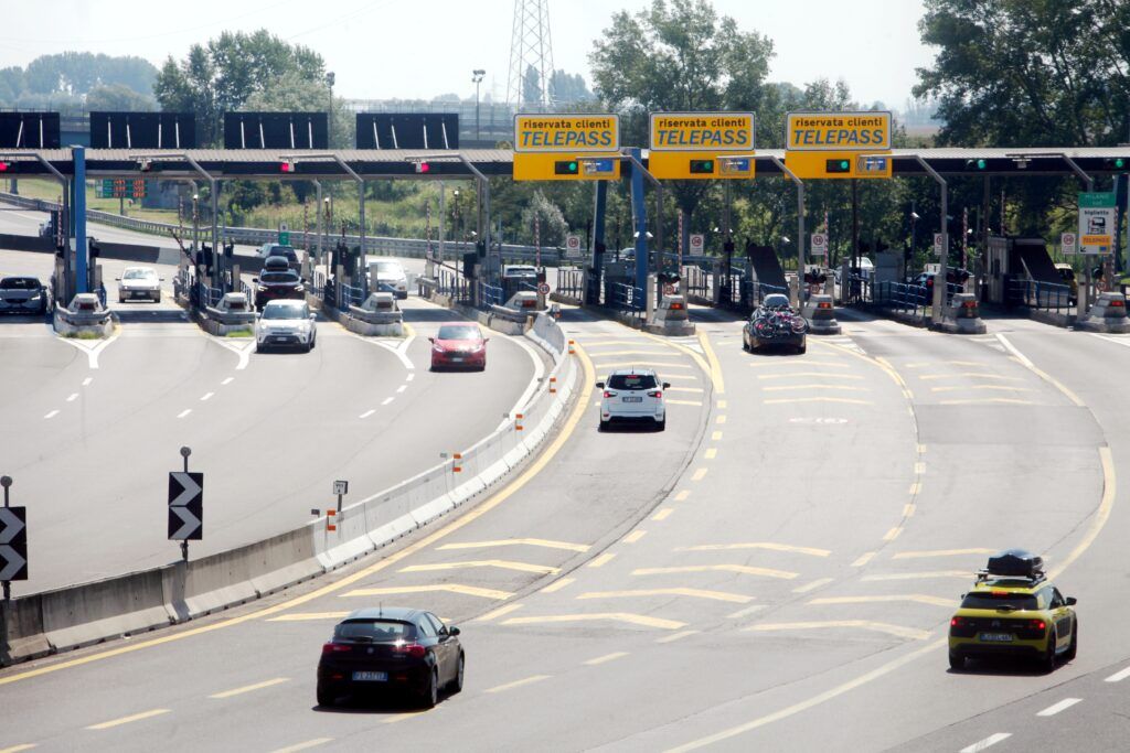 Autostrade, dal 2026 aumento dell&rsquo;1.5% dei pedaggi, il Pd: &ldquo;Complimenti a Salvini&rdquo;