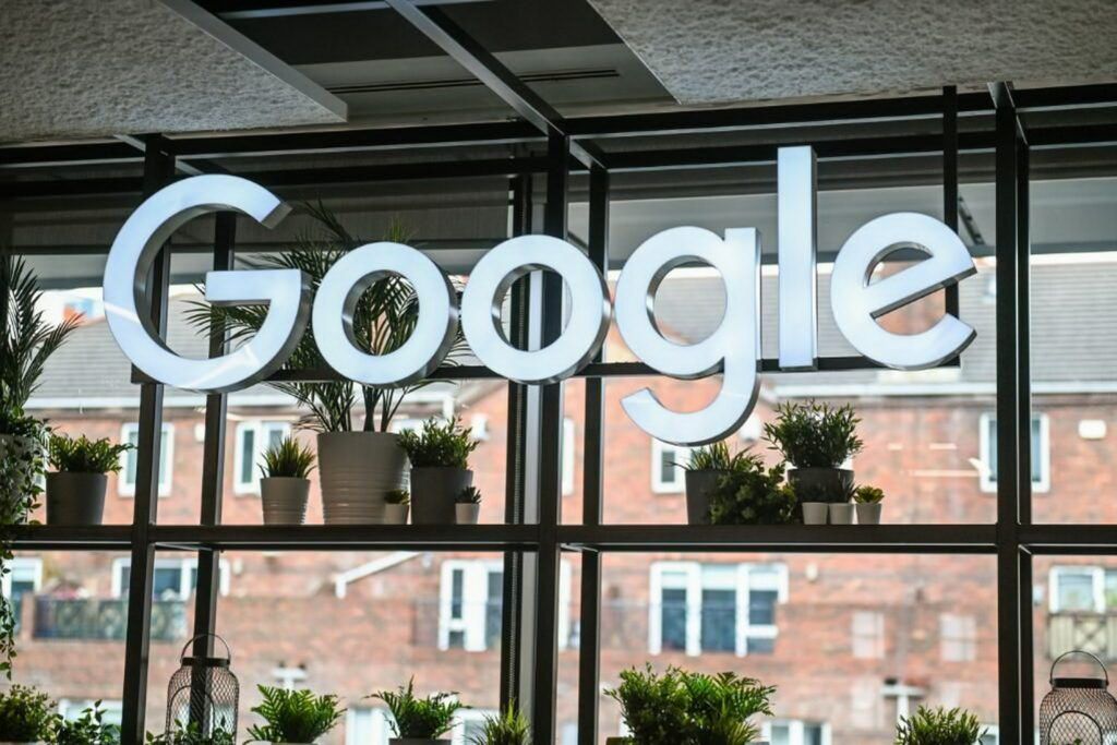 Dalla Commissione europea maxi multa per Google da 890 milioni di euro