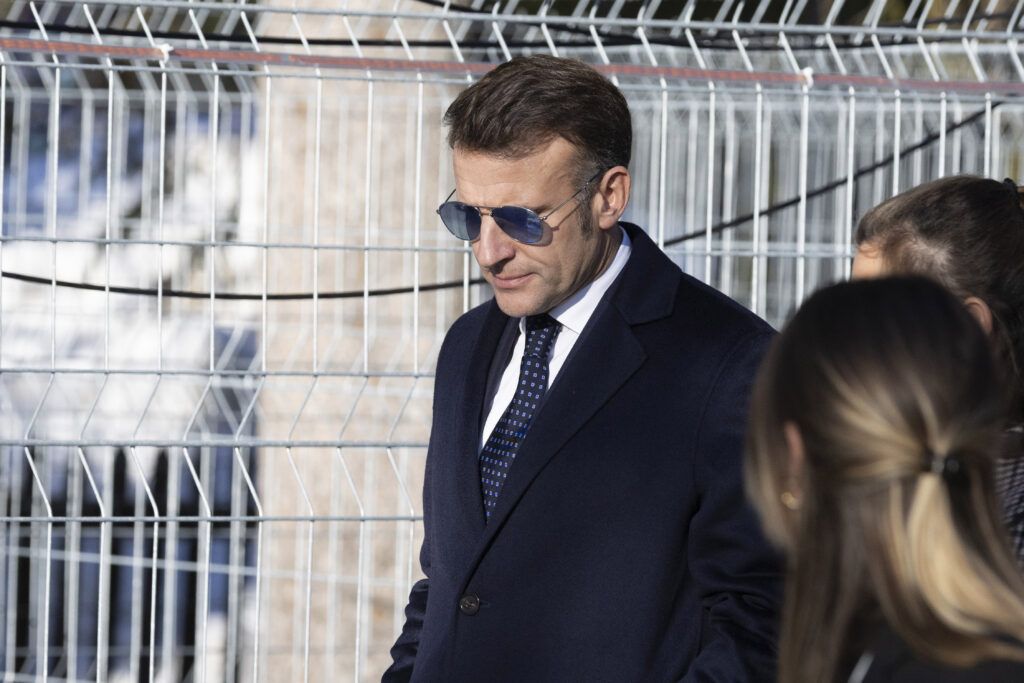 Social vietati ai minori di 15 anni in Francia. La Camera approva. Macron: &ldquo;Il cervello dei nostri figli non &egrave; in vendita&rdquo;