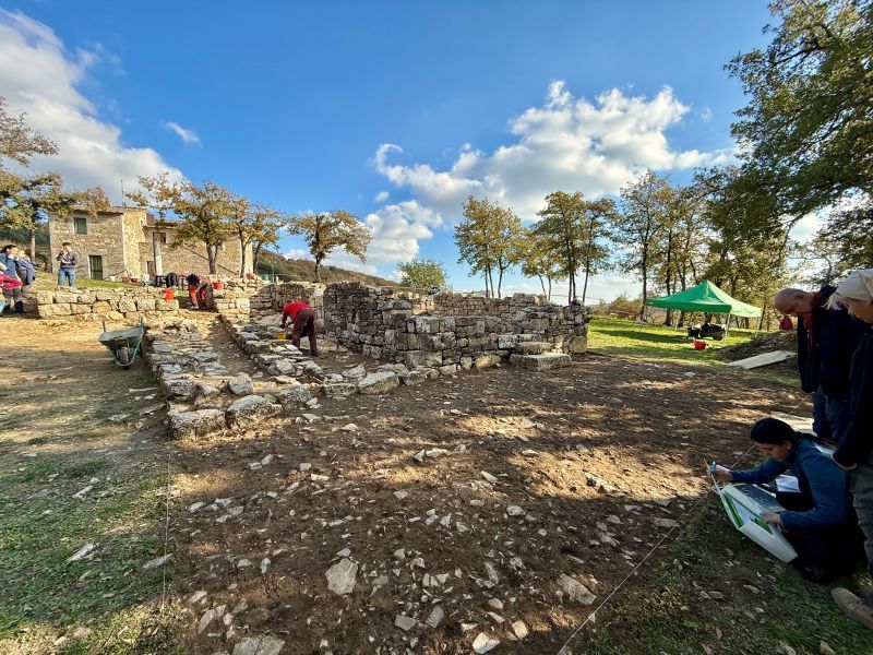 Radda, archeologia e biodiversità: tornano le visite agli scavi del Castellare di Collepetroso