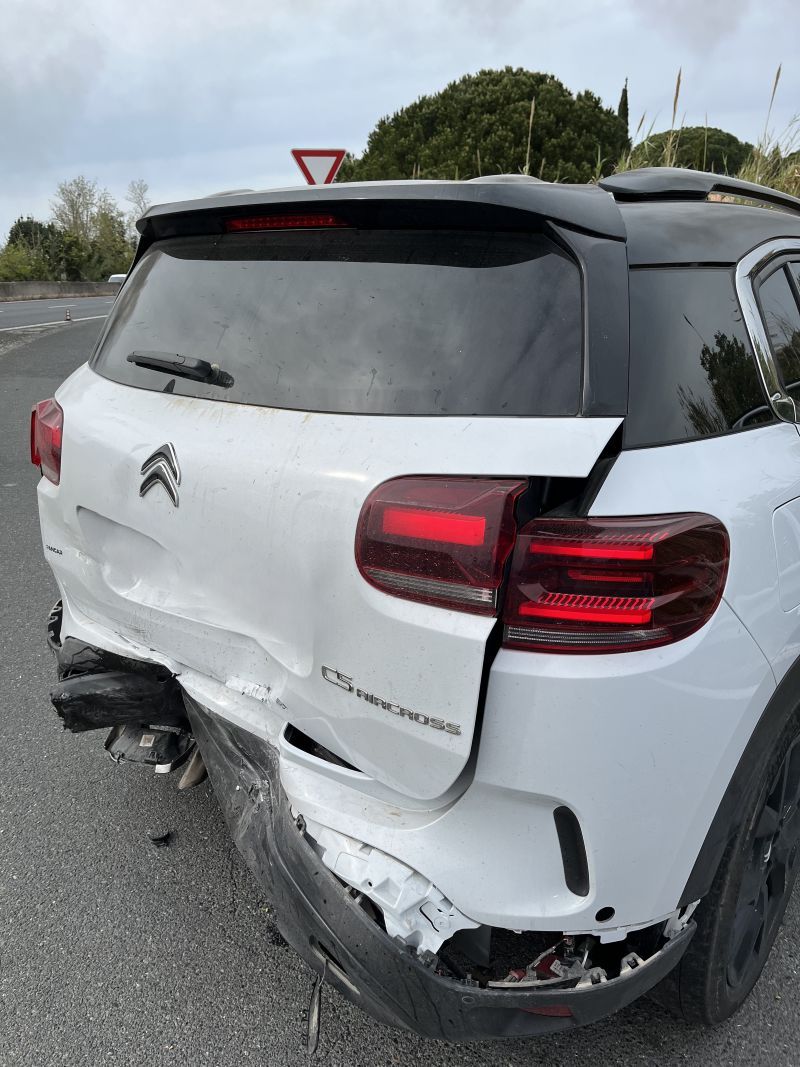 Maxitamponamento sull'Aurelia a Cecina: nove feriti e giallo sulla dinamica. Appello per rintracciare l&rsquo;auto pirata