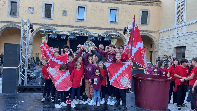 Il centro storico di Chiusi animato da migliaia di visitatori: successo per la 42ª Festa dell’Uva e del Vino