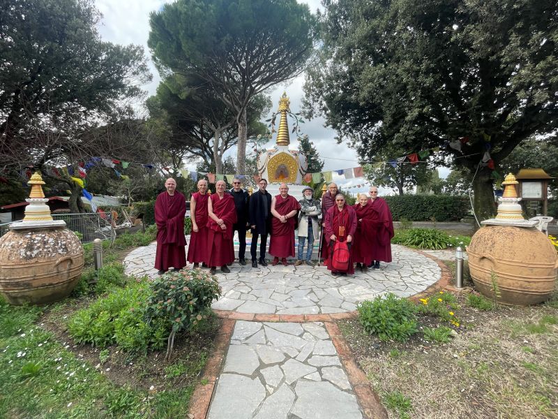 Oltre la fede, la stessa umanit&agrave;: a Pomaia l&rsquo;abbraccio tra monaci buddhisti e cristiani