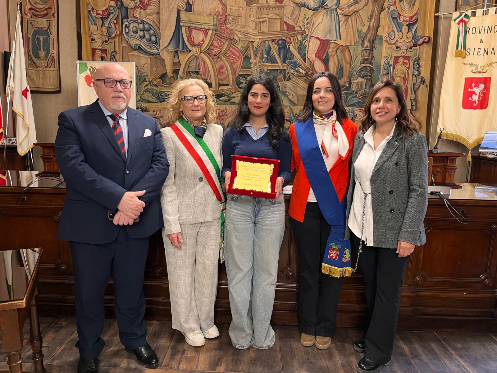 &laquo;Libere dal pregiudizio, unite nel diritto&raquo;: il manifesto dei giovani illumina le celebrazioni del 25 Aprile a Siena per gli 80 anni dal primo voto alle donne