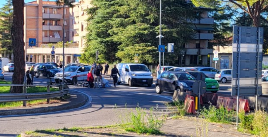  Incidente a Poggibonsi: scontro bici-auto all'incrocio tra Colombaio e ponte Nenni, ciclista ferito