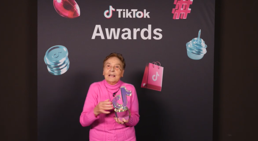 Nonna Silvi, la toscana star dei fornelli, è "Creator dell'Anno" ai TikTok Awards 2025
