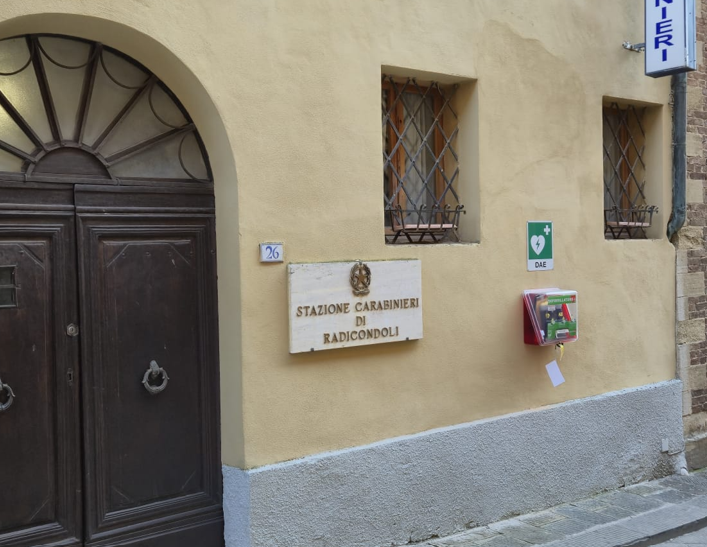 Installato un nuovo defibrillatore a Radicondoli
