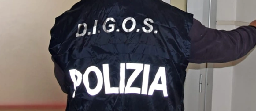 Propaganda suprematista e misoginia, perquisizione della Polizia nei confronti di un quindicenne nell'aretino