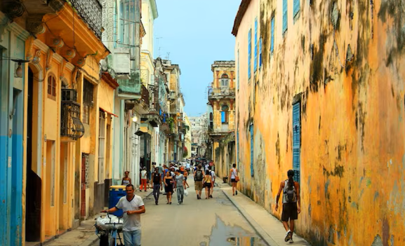 Nessun popolo dovrebbe essere affamato per motivi politici: il grido d'aiuto per Cuba