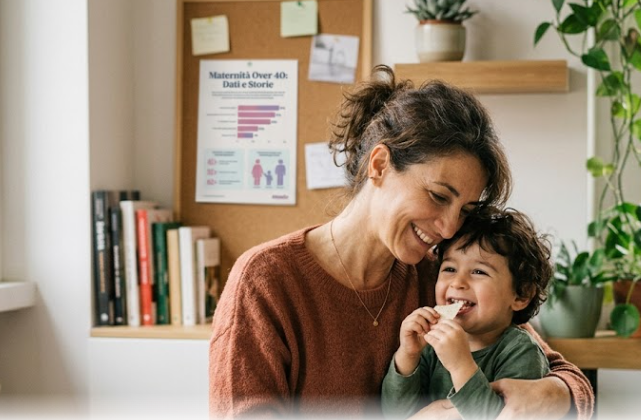 Non &egrave; l'et&agrave; a fare una madre: il vero problema sono i pregiudizi