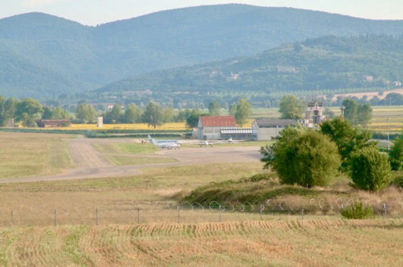 Comitato AmpugnaNO: "Fermiamo il progetto di ampliamento dell'Aeroporto di Ampugnano. Destiniamo i 176 ettari dell'area a un Parco Pubblico e Sportivo per tutta la comunit&agrave;&rdquo;