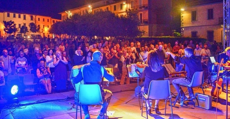 Poggibonsi celebra Fabrizio De Andr&eacute; e le donne che hanno fatto la storia: due concerti gratuiti in piazza Rosselli