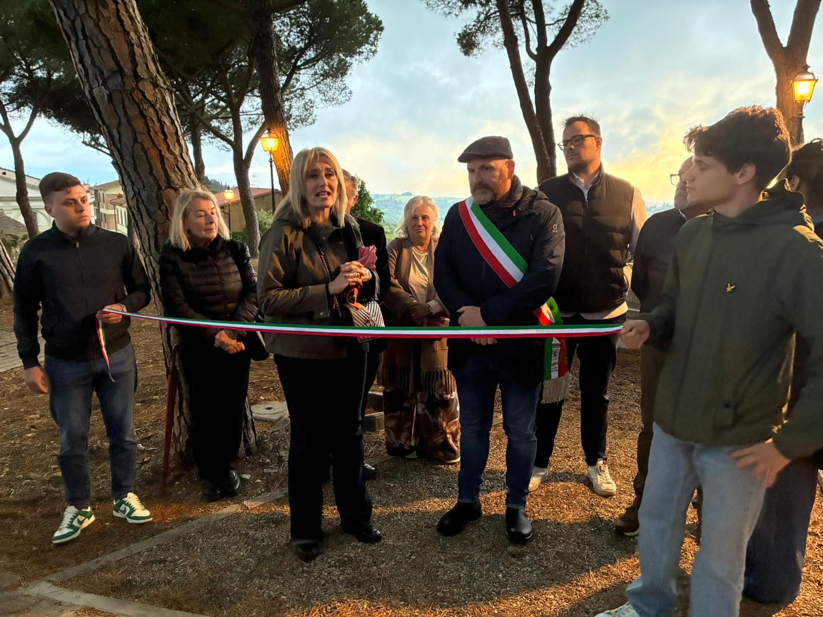 Barberino Val d&rsquo;Elsa, la fontana di Piazza Mazzini torna a splendere: zampilli, storia e memoria