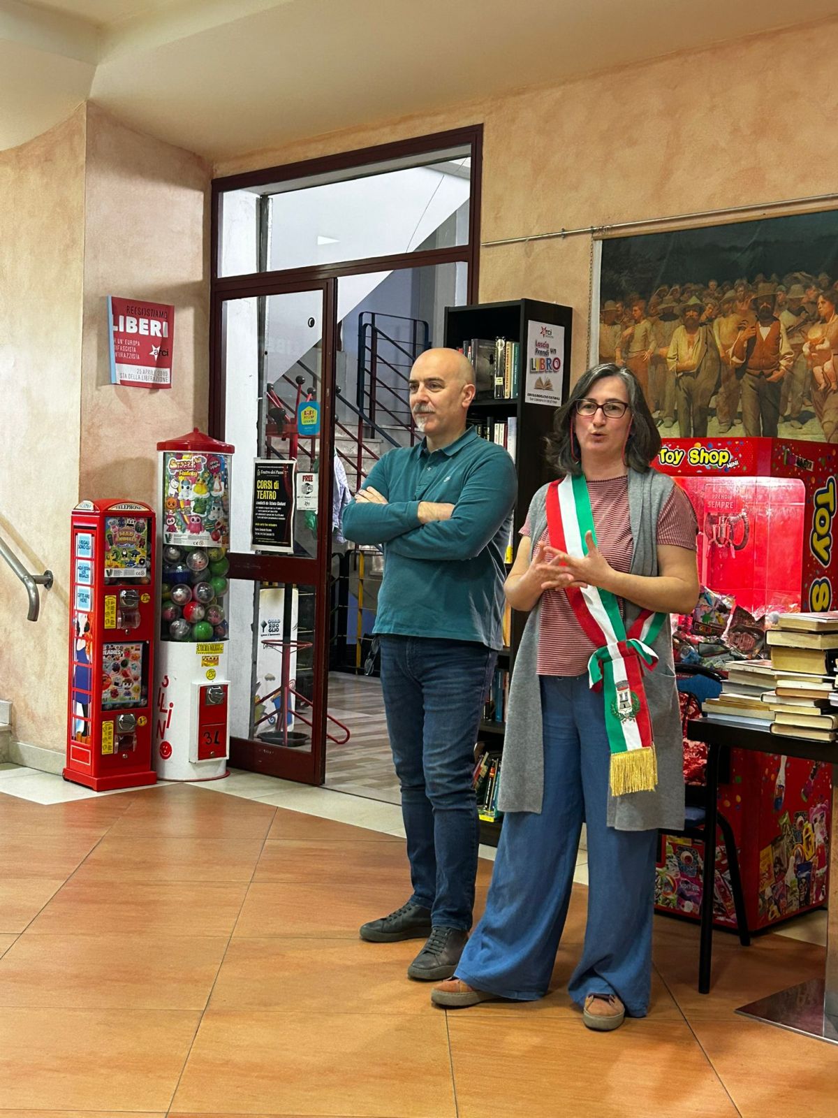 San Casciano, Libri in volo, liberi viaggiatori. Inaugurato al Circolo Arci lo scaffale libero per lo scambio dei libri