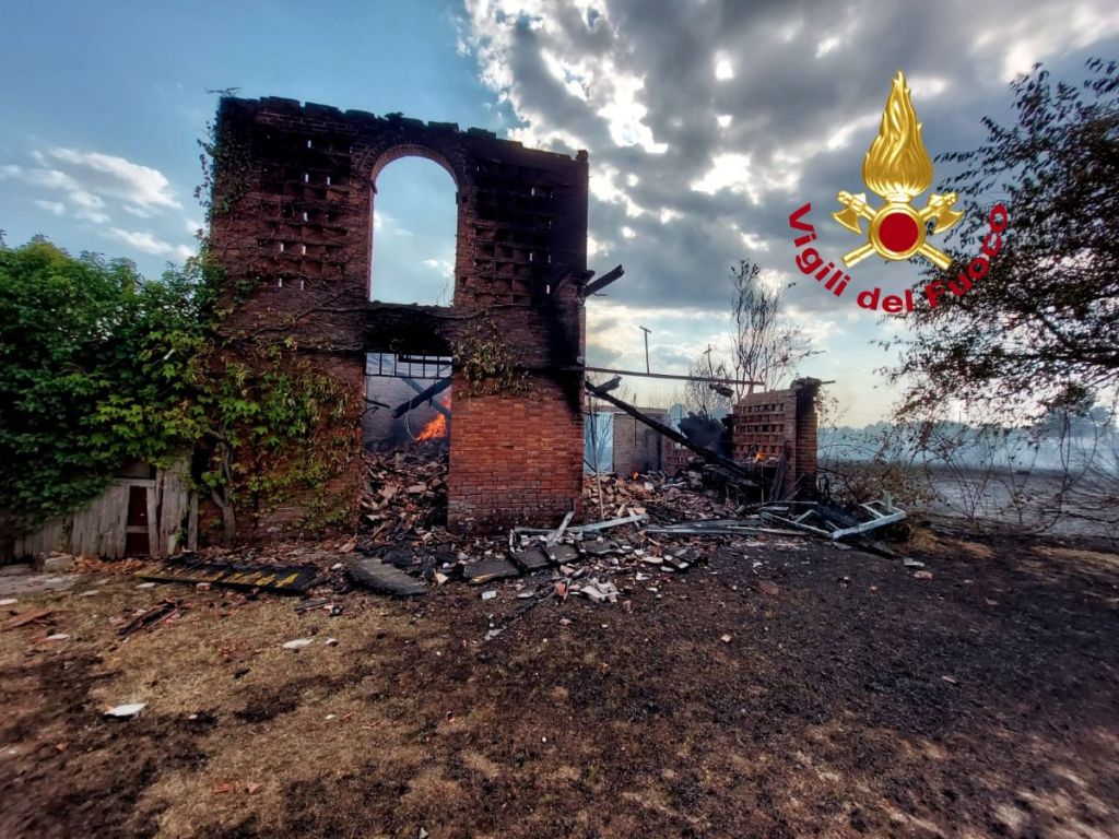 Boschi in fiamme in provincia di Lucca e Pisa