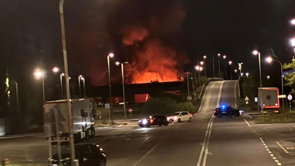 Rogo spaventoso tra le fabbriche nella zona di Capalle