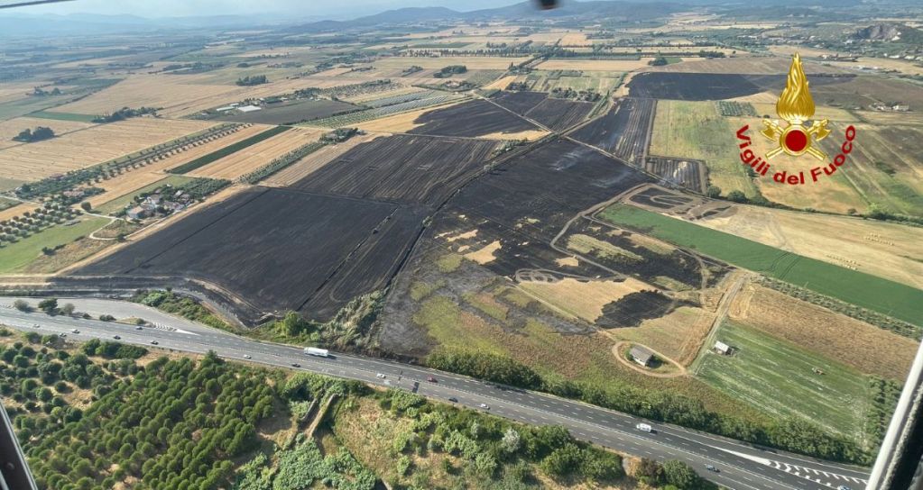 Siena Grosseto chiusa per un incendio, traffico deviato