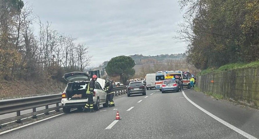 Scontro a tre sulla Siena Firenze, disagi all'altezza di Poggibonsi