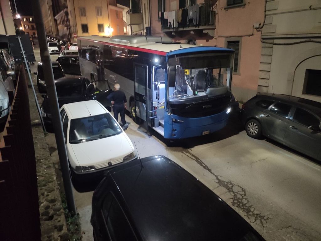 Bus contro auto a Poggibonsi, ferita conducente