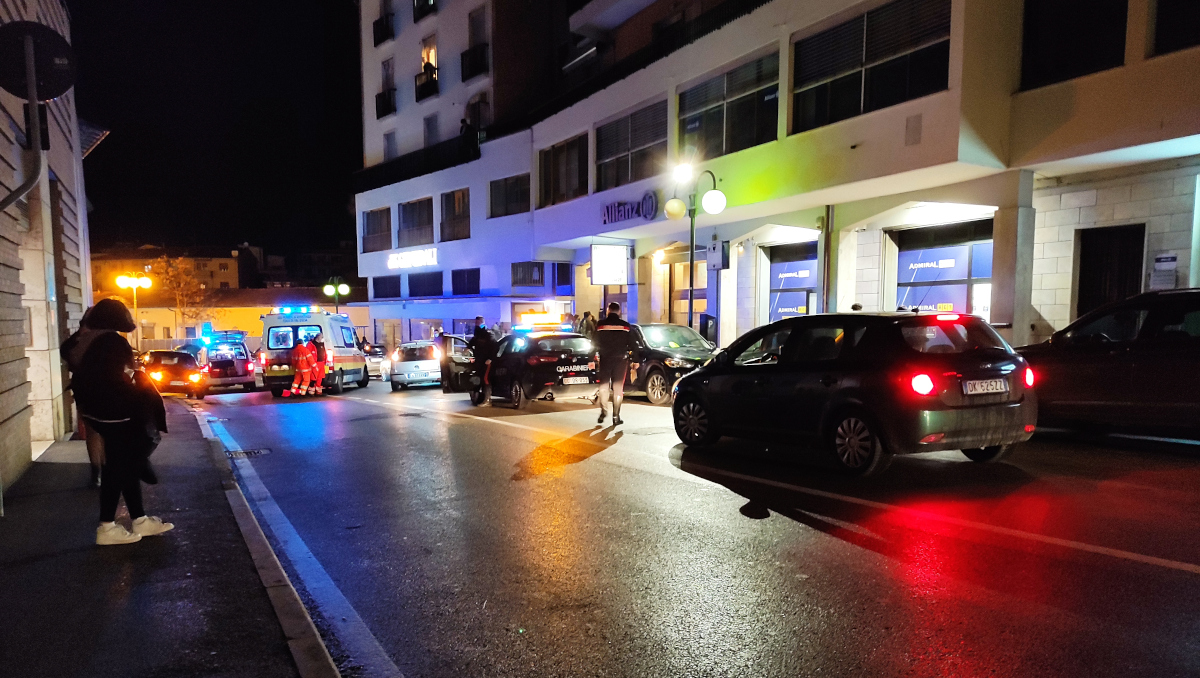 Grave 22enne investito mentre esce dalla pizzeria