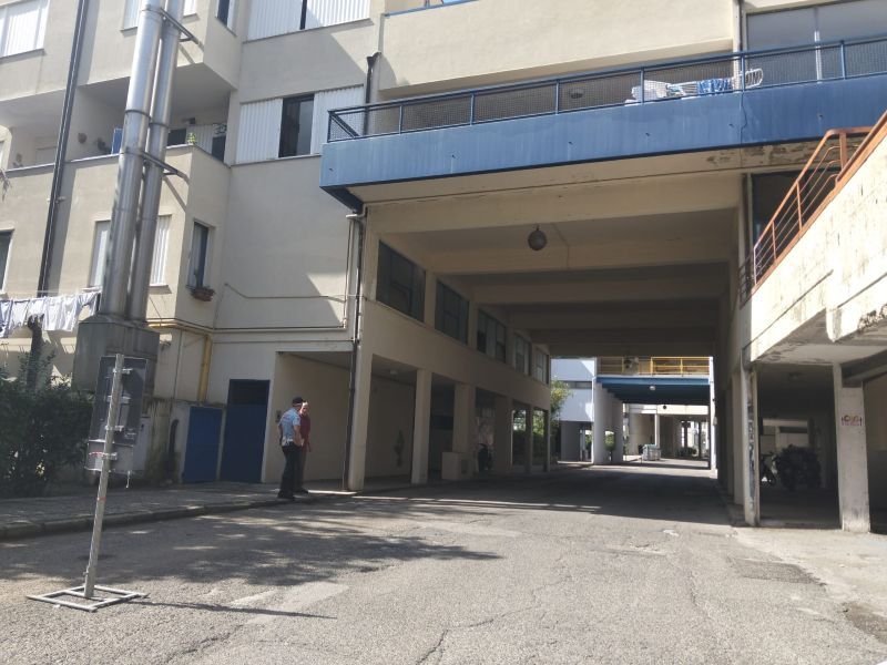 Siena, decoro urbano, intervento della Polizia Locale in via Di Vittorio