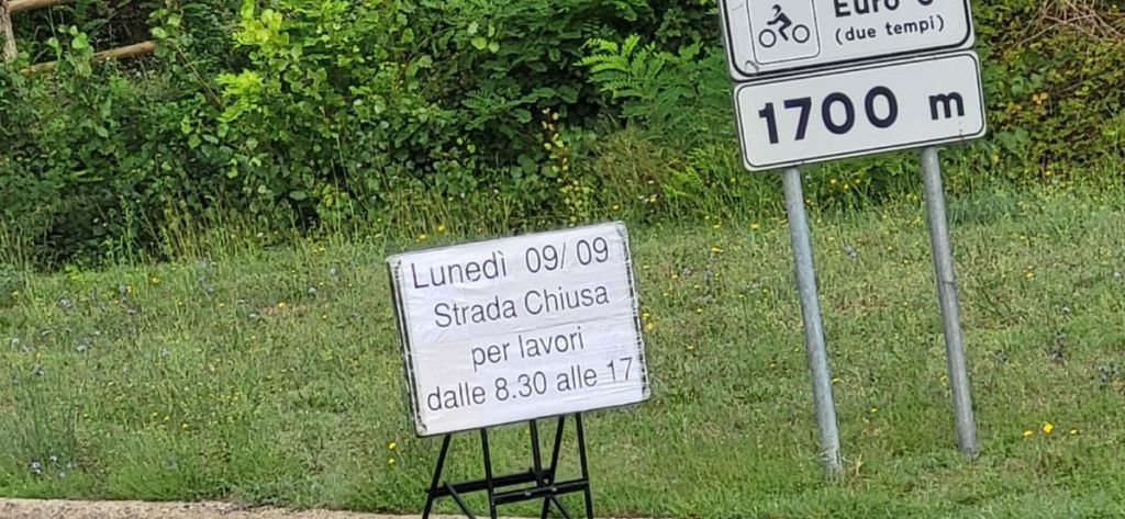 Chiusa la strada di San Lucchese per taglio degli alberi