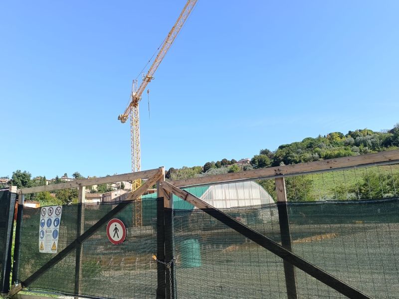  Nuova scuola primaria: il Comune di San Gimignano risolve il contratto con il Consorzio Simplex e avvia azione legale