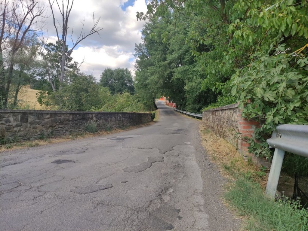 Rabbia a Lecchi: «Siamo stati lasciati soli». E da domani chiusa anche la strada per Bellavista