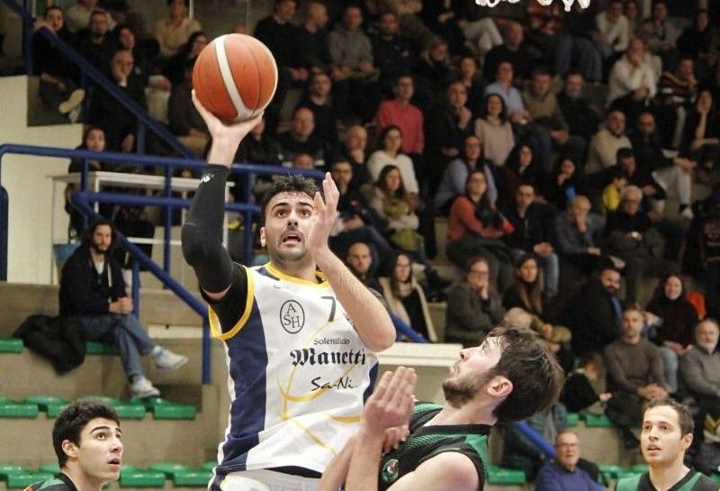 Basket, il PalaBetti resta fortino, con Valdisieve due punti di platino