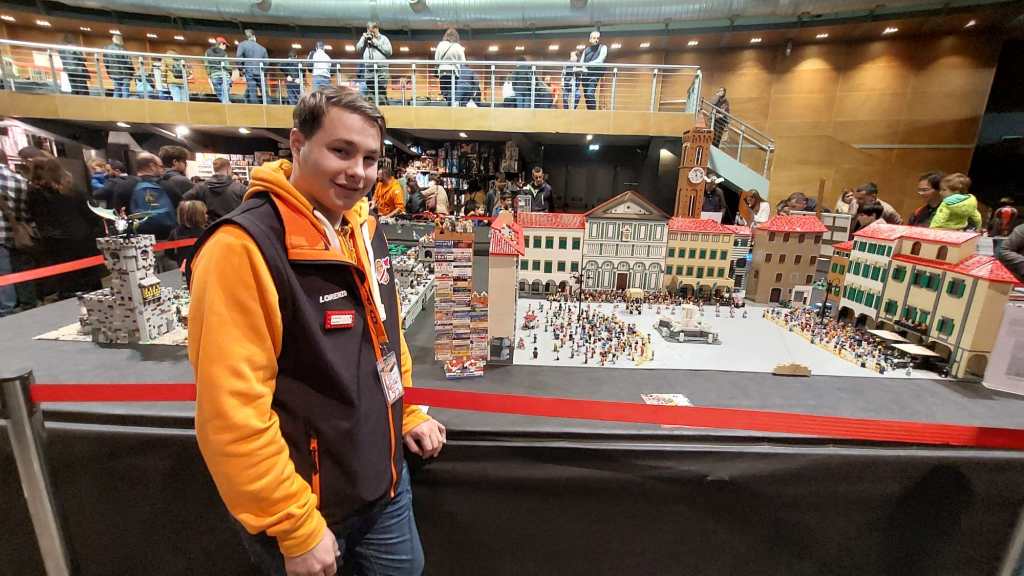 In bella mostra agli Agostiniani Piazza Farinata degli Uberti in 'mattoncini' di Lorenzo Vezzi