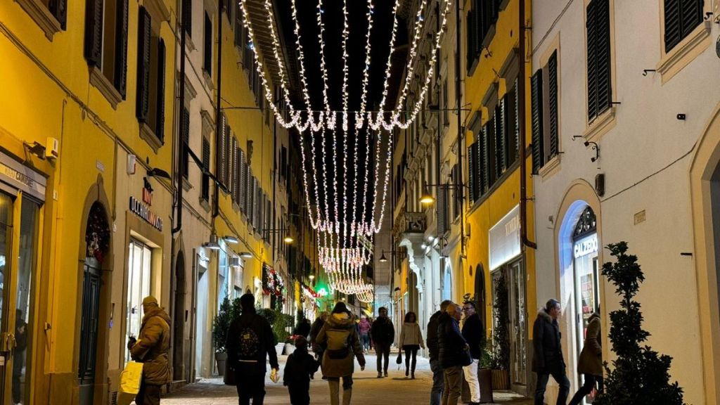 Natale di luci a Poggibonsi, sabato l'accensione dell'albero