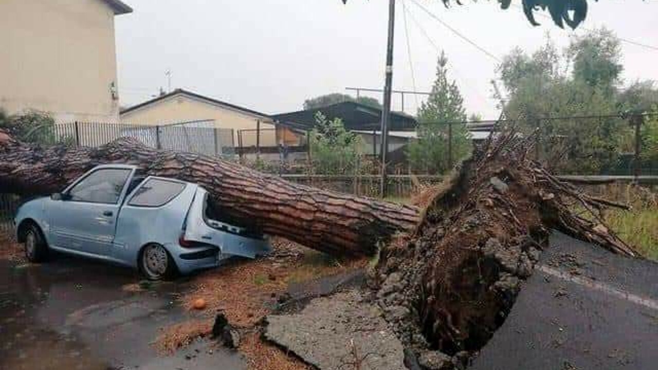 +++ Aggiornamento GRANDINE E VENTO: TOSCANA SOTTO ATTACCO +++