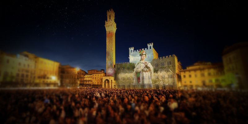 Piazza del Campo si accende di luce con il videomapping del Siena Awards