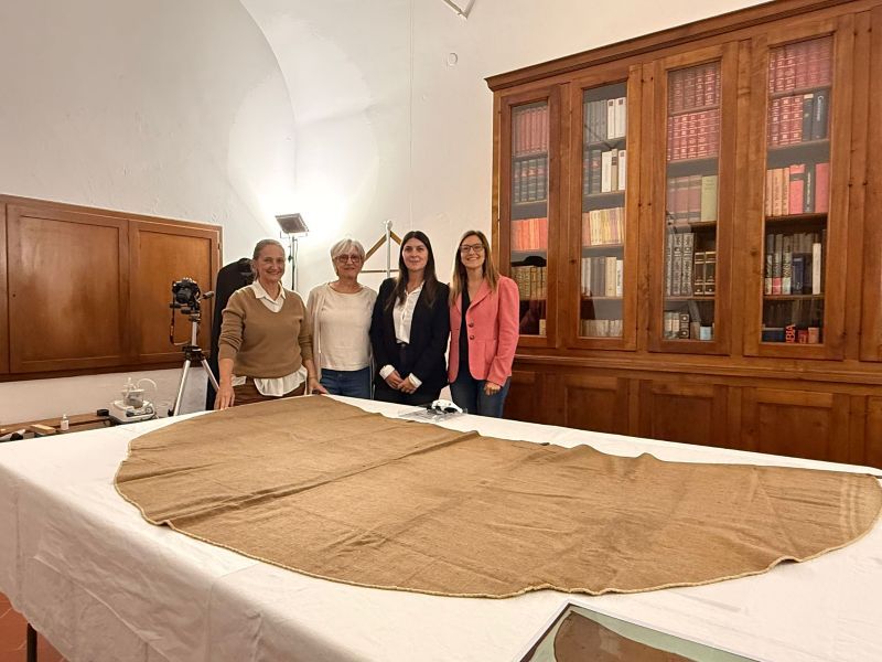 Il Mantello di Bernardino torna a casa: Restituito a San Casciano il prezioso cimelio