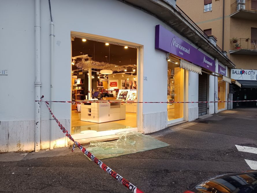 Poggibonsi, vetrine infrante e furti: quanto ti senti sicuro? Partecipa al nostro sondaggio