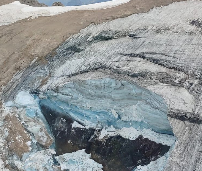 Sulla Marmolada si stacca seracco di ghiaccio, 6 morti e 10 dispersi. Verdi: “Tragedia annunciata”