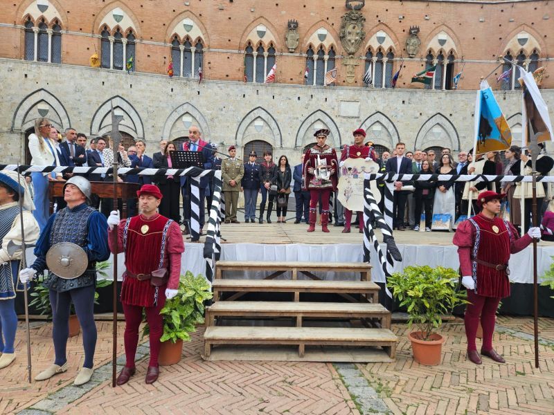 Consegnato il Masgalano 2025 alla Contrada della Torre