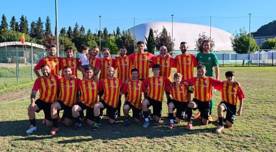 Poggibonsi, il cuore del Bernino batte per Mirko: dieci anni di calcio e memoria nel nome di Giachetti
