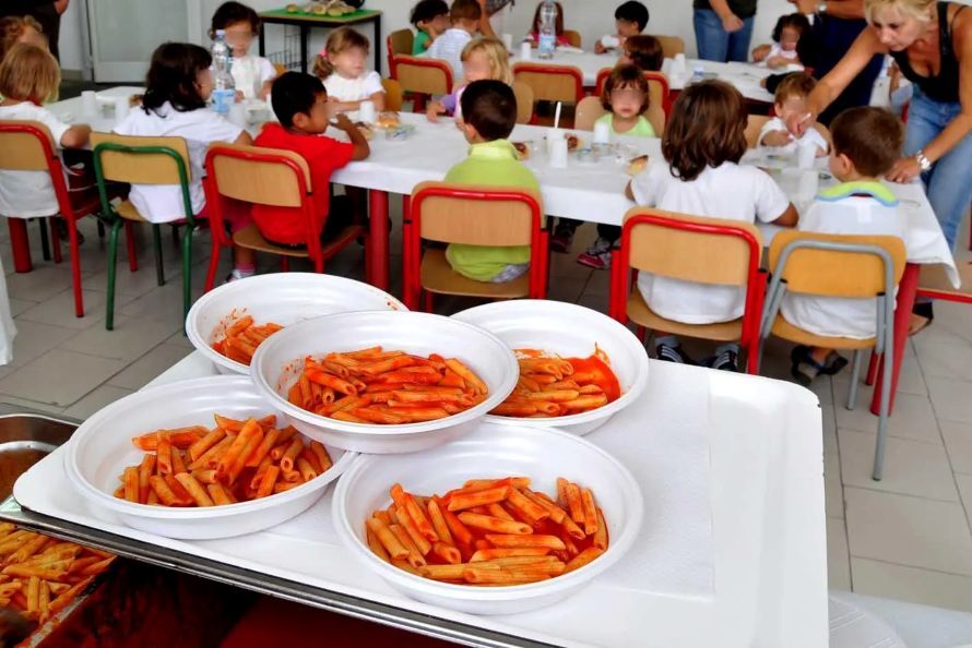 Colle di Val d&rsquo;Elsa, aperte le iscrizioni ai servizi di mensa e trasporto scolastico per l&rsquo;anno 2026-2027