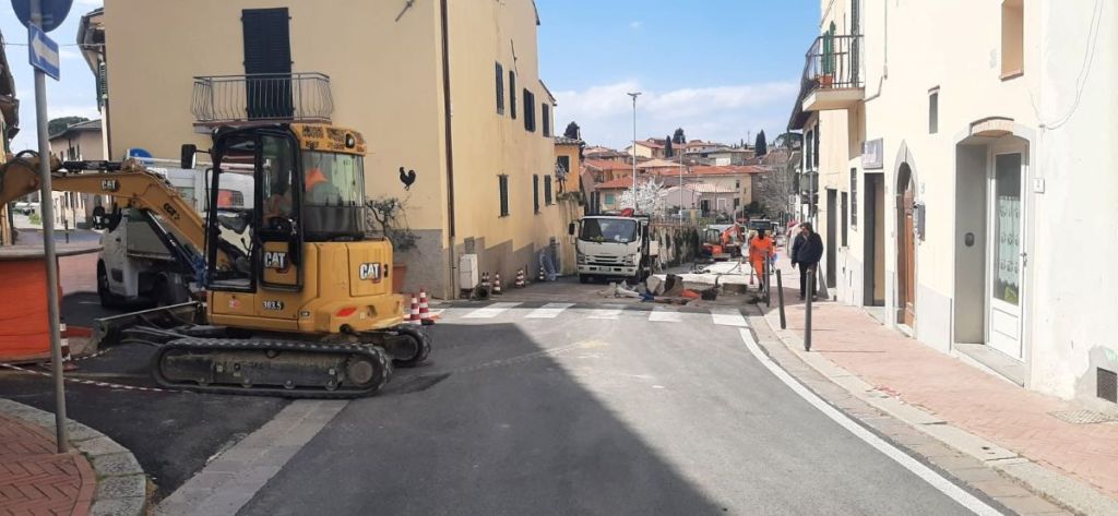 Rottura del tubo del gas in pieno centro, disagi a Mercatale
